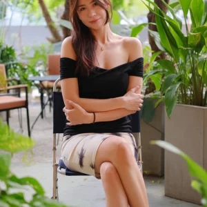 Visualprompt.org coworker wearing miniskirt 676b04fa23