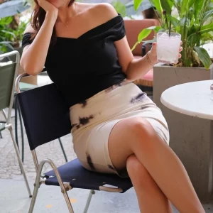 Visualprompt.org coworker wearing miniskirt 96fd722f18