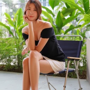Visualprompt.org coworker wearing miniskirt d744f5aa2a