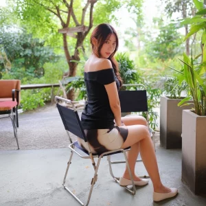 Visualprompt.org coworker wearing miniskirt e39c985847