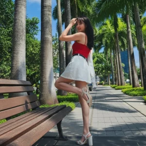Visualprompt.org realistic ai girl wearing a white denim skirt. 3cbe5922d9