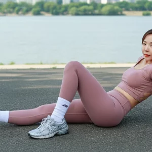 Visualprompt.org exercising at the han river wearing leggings. 0904f47bfa