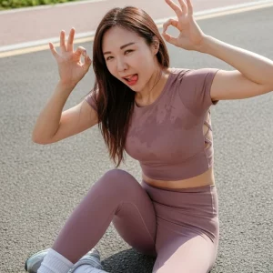 Visualprompt.org exercising at the han river wearing leggings. 22256781bd