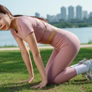 Visualprompt.org exercising at the han river wearing leggings. 7d3b0bf408