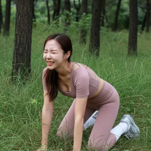Visualprompt.org exercising at the han river wearing leggings. 88315b2056