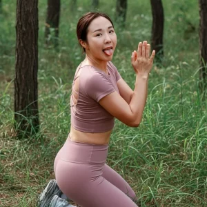 Visualprompt.org exercising at the han river wearing leggings. ec21eb23cd