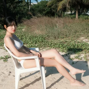 Visualprompt.org korean woman 30s beachwear okinawa 975c08a535