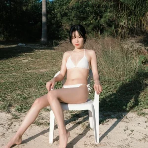 Visualprompt.org korean woman 30s beachwear okinawa 99b01af4b1