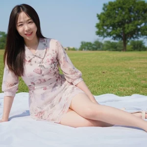 Visualprompt.org photography club outing wearing a one piece dress 303f931483