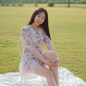 Visualprompt.org photography club outing wearing a one piece dress 3974c68c44