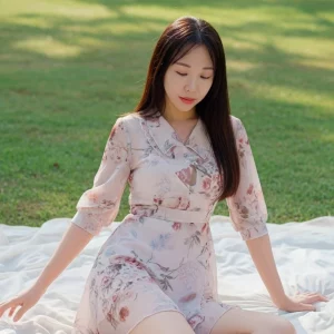 Visualprompt.org photography club outing wearing a one piece dress 90b661738b