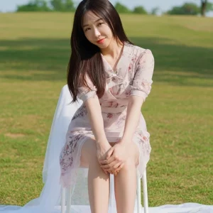 Visualprompt.org photography club outing wearing a one piece dress a839ee73d8