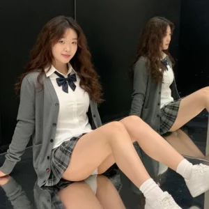 Visualprompt.org school uniform reflected in the mirror 457183617c