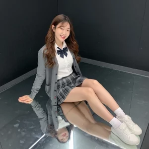 Visualprompt.org school uniform reflected in the mirror 508772e7b7