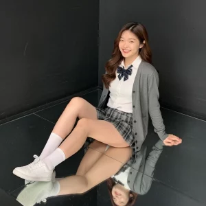 Visualprompt.org school uniform reflected in the mirror a5ab00338e