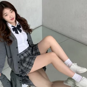 Visualprompt.org school uniform reflected in the mirror b1f0531b53