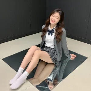 Visualprompt.org school uniform reflected in the mirror f91c50a387